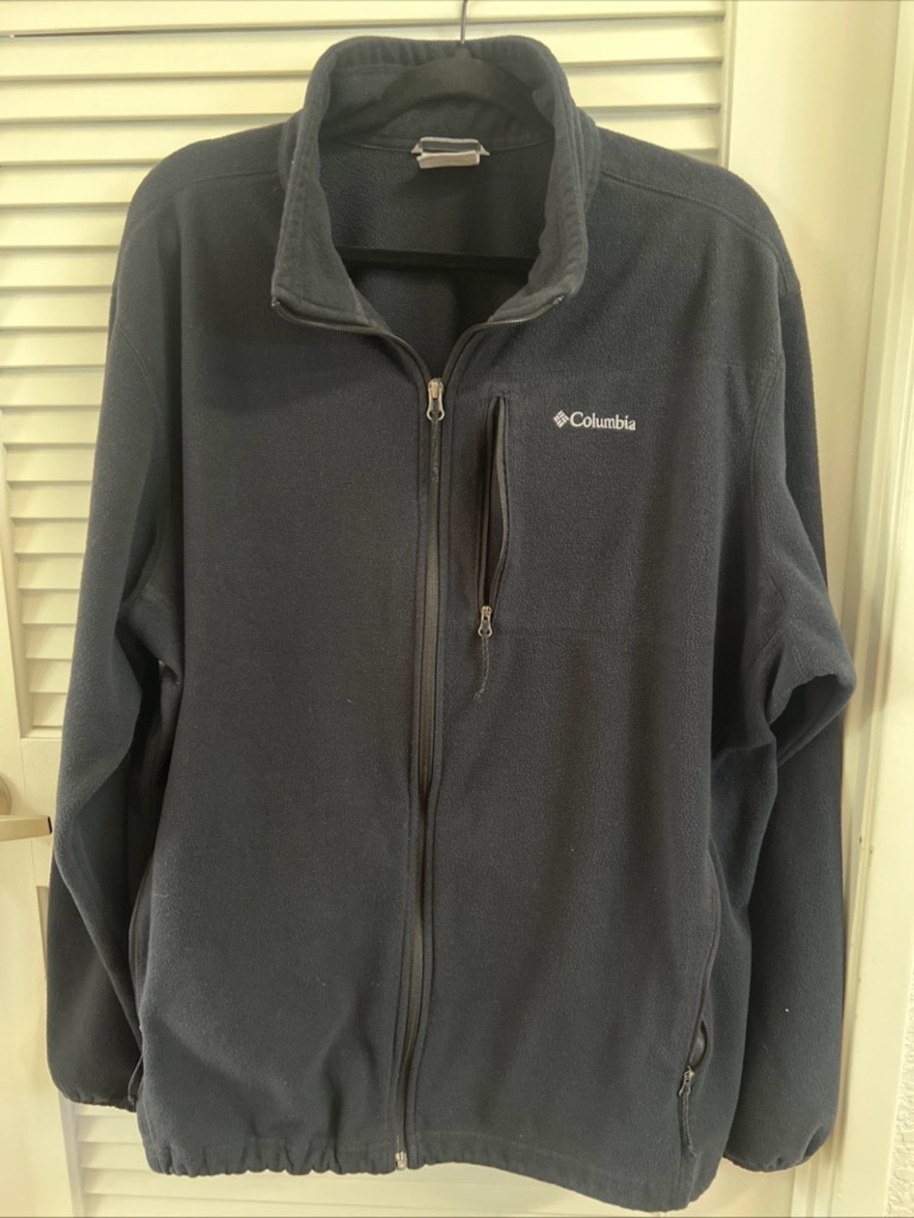 Columbia Dark Navy Full-Zip Fleece Jacket XXL
with pockets in front